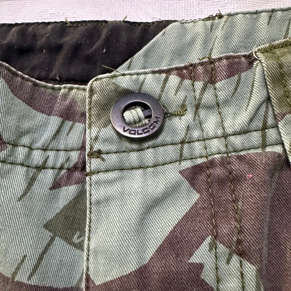 Volcom Camo Cargo Shorts Mens 34 Utility Skater‎ Streetwear Grunge Y2K Military